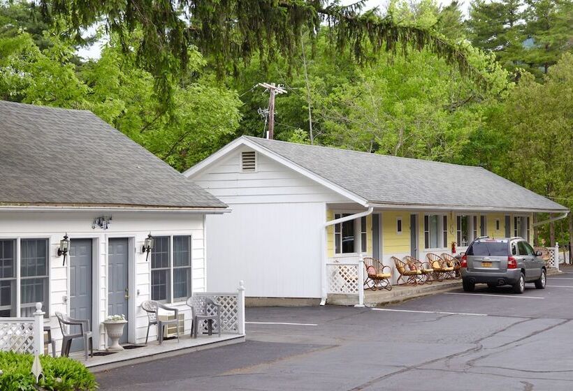 Admiral Motel