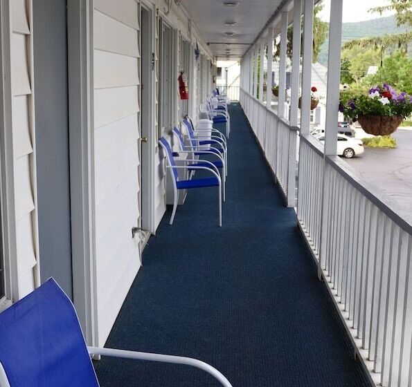 Admiral Motel