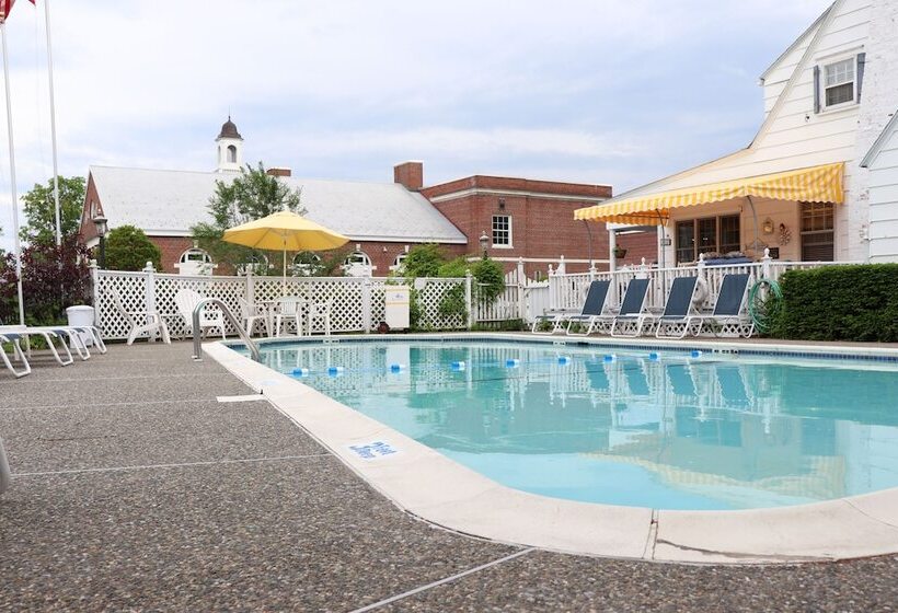 Admiral Motel