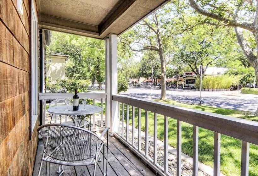 Aggie Inn, Ascend Hotel Collection