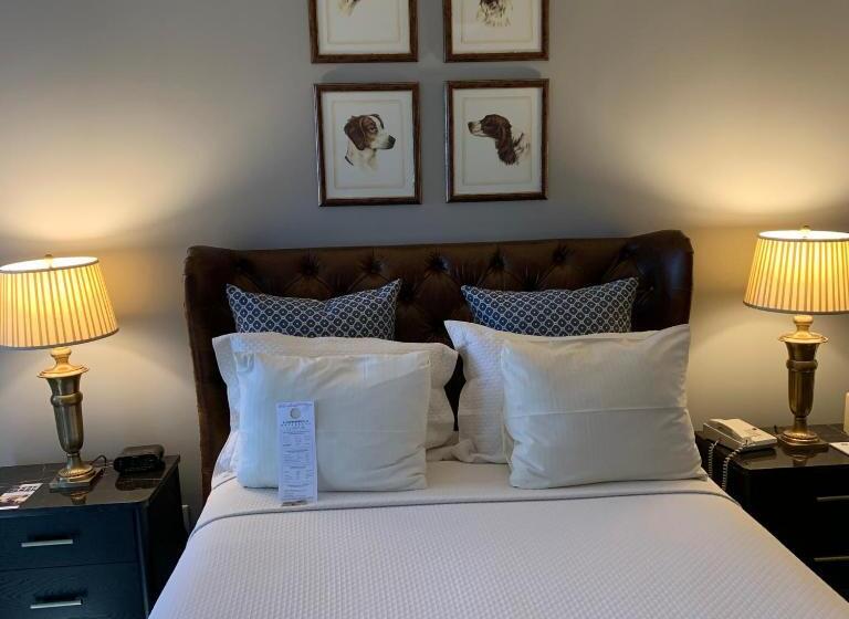 هتل 1842 Inn