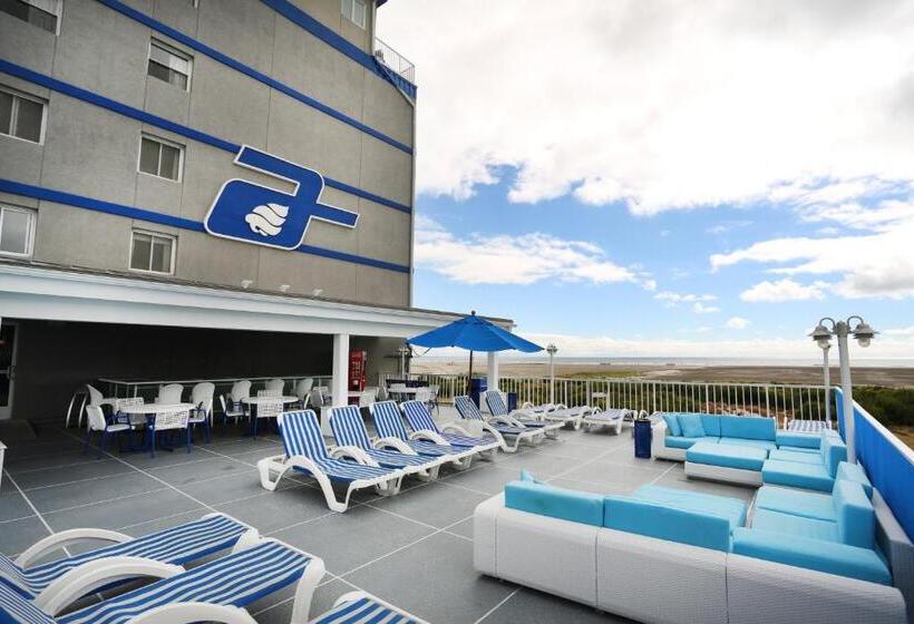 هتل Adventurer Oceanfront Inn