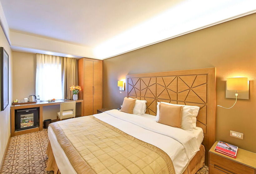 Отель Ramada By Wyndham Istanbul Taksim