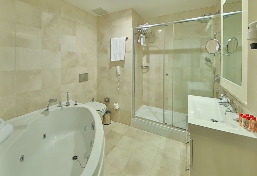 هتل Ramada By Wyndham İstanbul Taksim