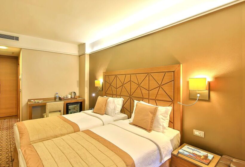 هتل Ramada By Wyndham İstanbul Taksim