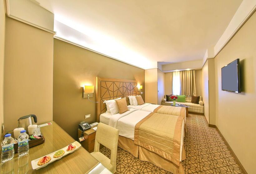 Отель Ramada By Wyndham Istanbul Taksim