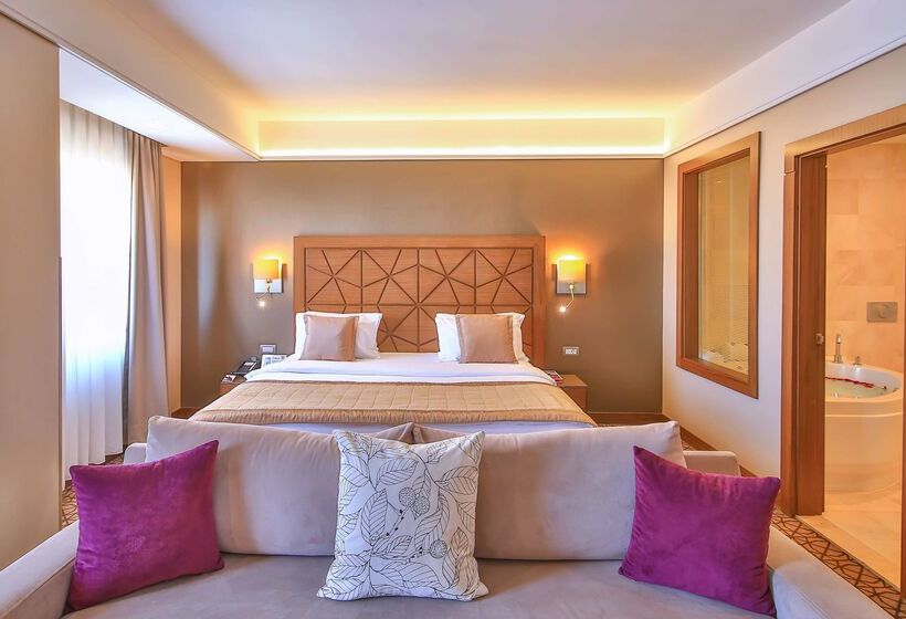هتل Ramada By Wyndham İstanbul Taksim