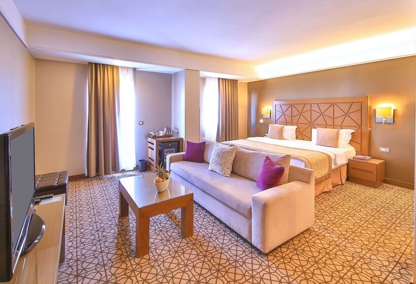 Отель Ramada By Wyndham Istanbul Taksim