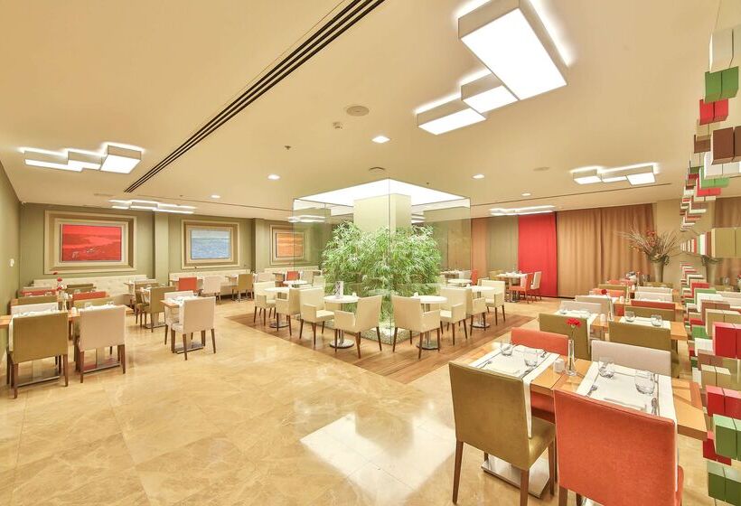 هتل Ramada By Wyndham İstanbul Taksim