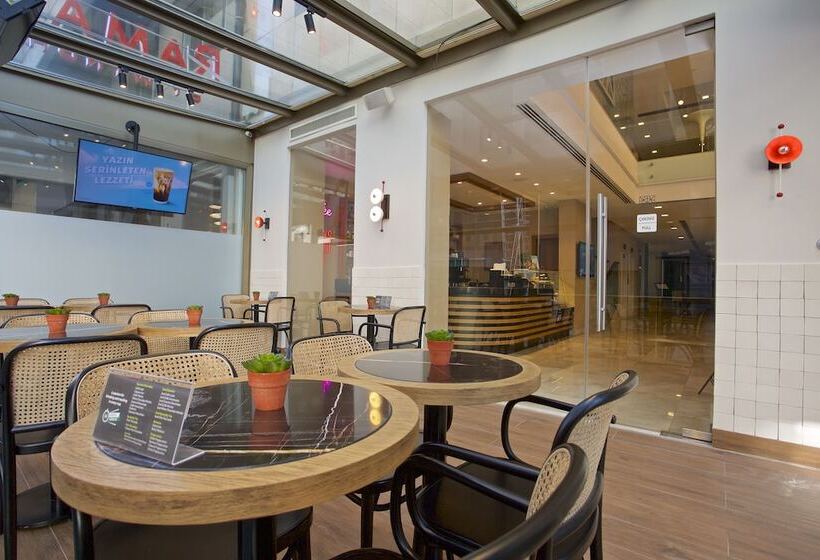 هتل Ramada By Wyndham İstanbul Taksim