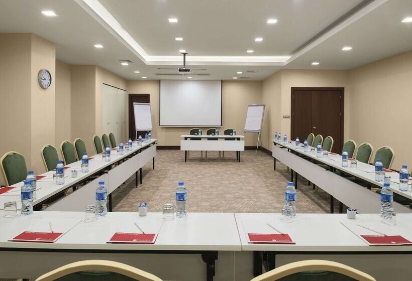 هتل Ramada By Wyndham İstanbul Taksim
