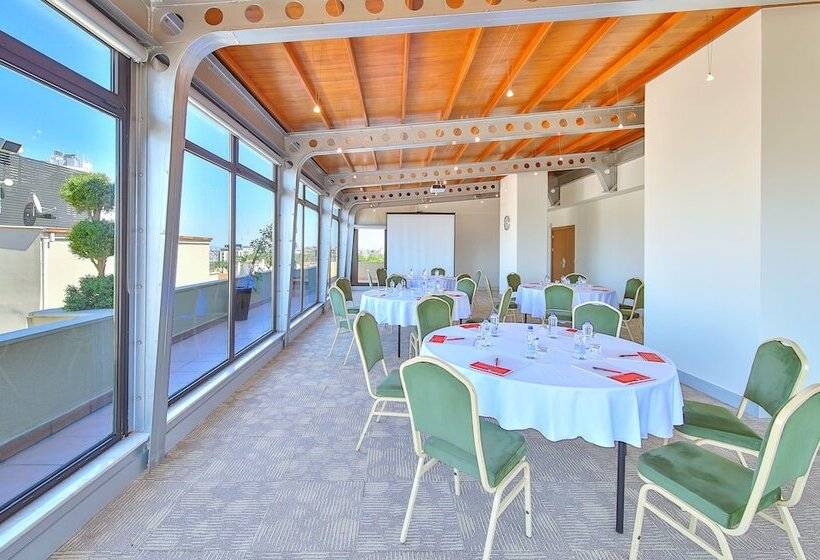 هتل Ramada By Wyndham İstanbul Taksim