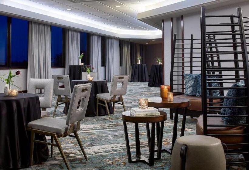 هتل Renaissance Mobile Riverview Plaza