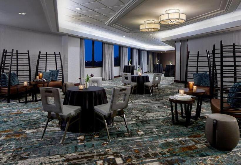 هتل Renaissance Mobile Riverview Plaza