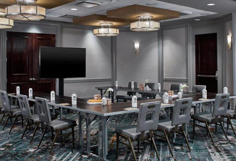 هتل Renaissance Mobile Riverview Plaza