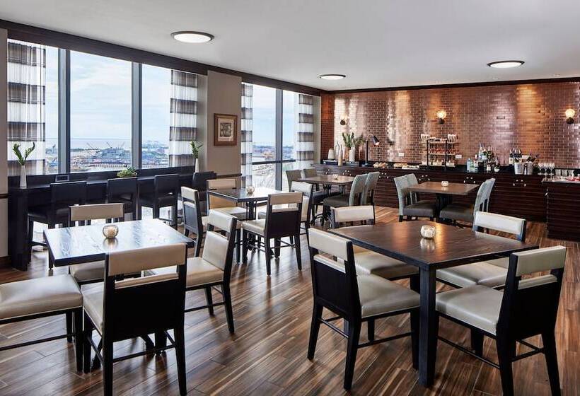 هتل Renaissance Mobile Riverview Plaza