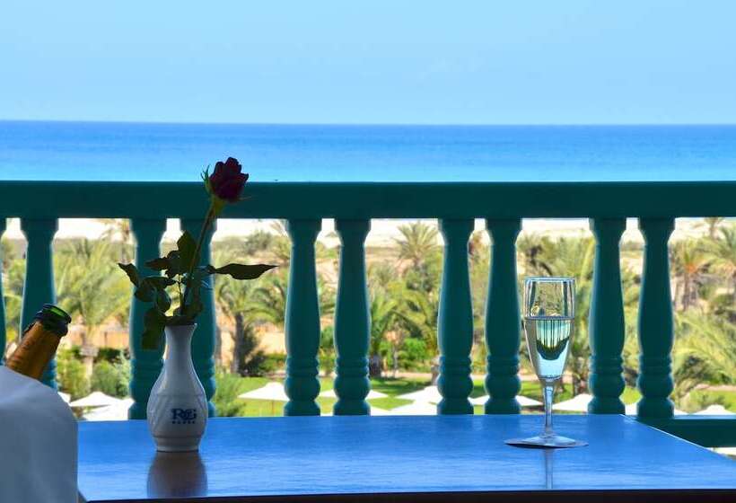 هتل Royal Garden Palace   Families And Couples