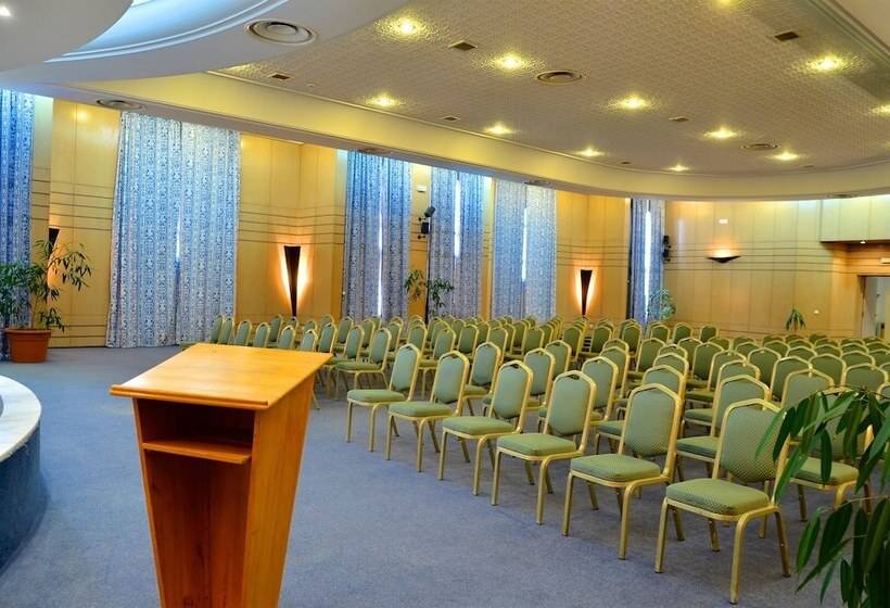 هتل Royal Garden Palace   Families And Couples
