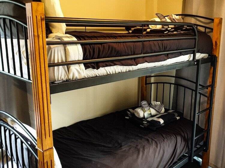 هاستل Tombstone Motel, Lodge & Backpackers