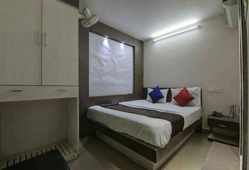 Отель Raj Residency