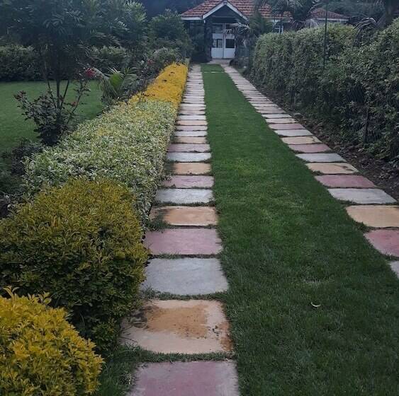 هتل Brooks Lodge