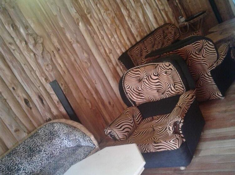 هتل Brooks Lodge