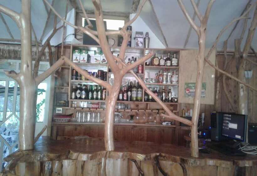 هتل Brooks Lodge