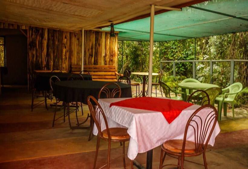 هتل Brooks Lodge