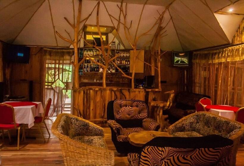 هتل Brooks Lodge