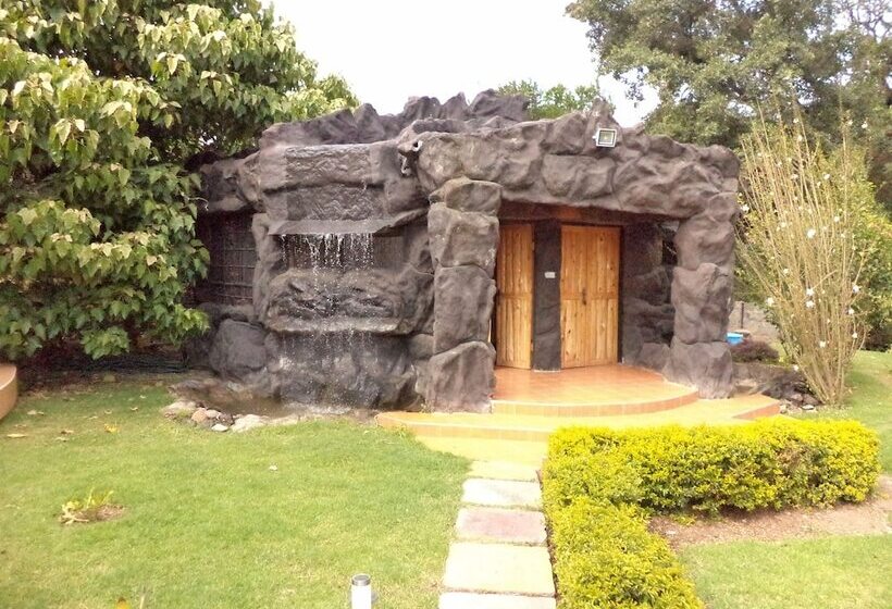 هتل Brooks Lodge