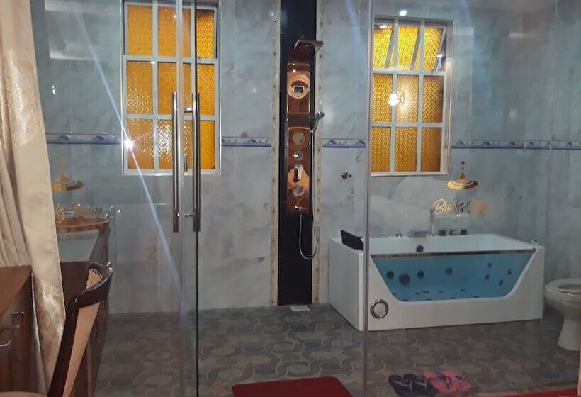 هتل Brooks Lodge
