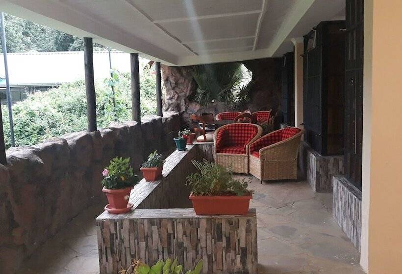 هتل Brooks Lodge