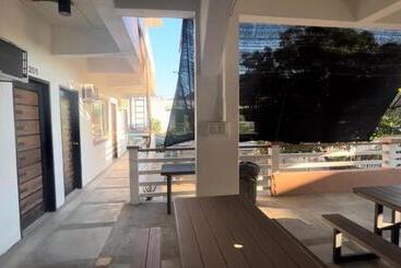 هتل Seabreeze Beach Lodge