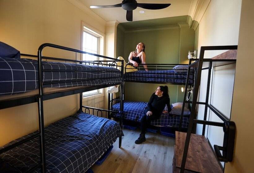 Mad Monkey Hostel Coogee Beach