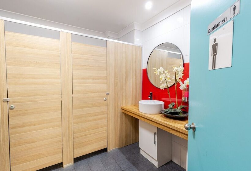 Mad Monkey Hostel Coogee Beach