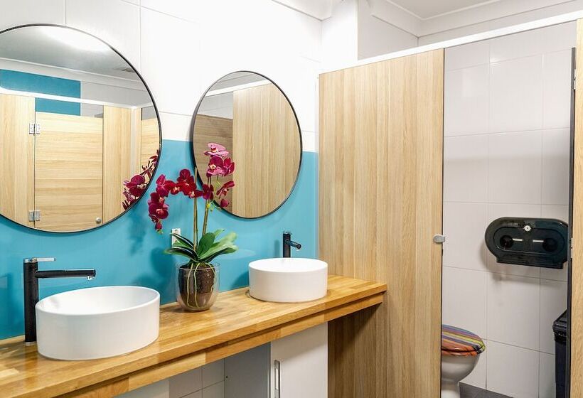 Mad Monkey Hostel Coogee Beach