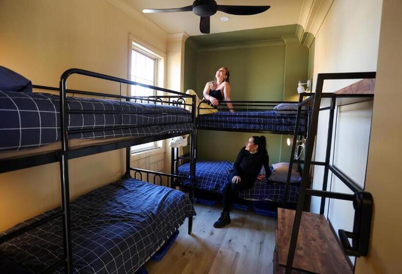 Mad Monkey Hostel Coogee Beach