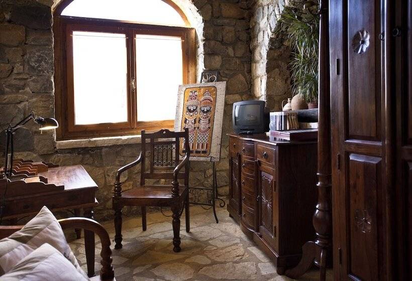 פנסיון Agnantio Studios & Suites