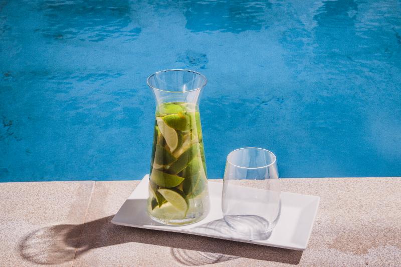 پانسیون Amity Suites  Adults Only