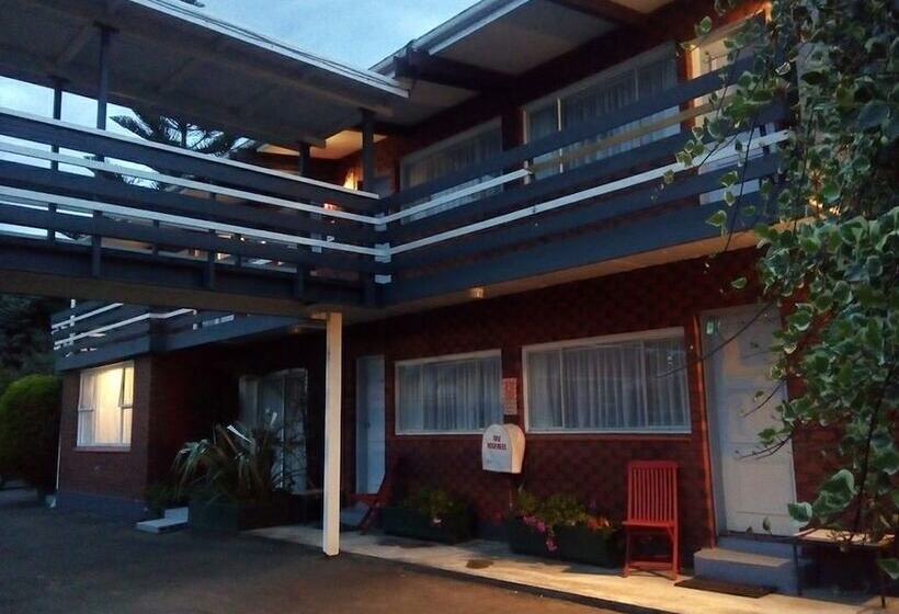 Redwood Lodge Motel
