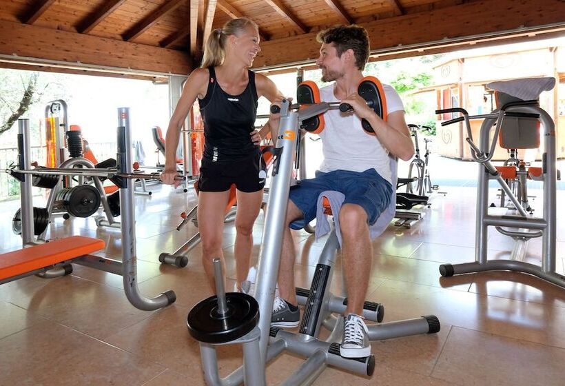 هتل Piani Di Clodia Holidaypark