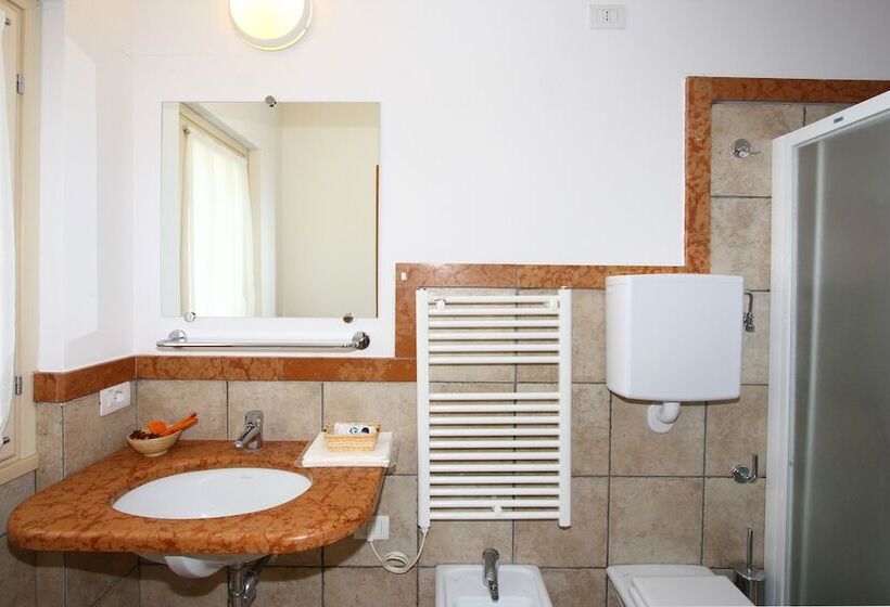 هتل Piani Di Clodia Holidaypark