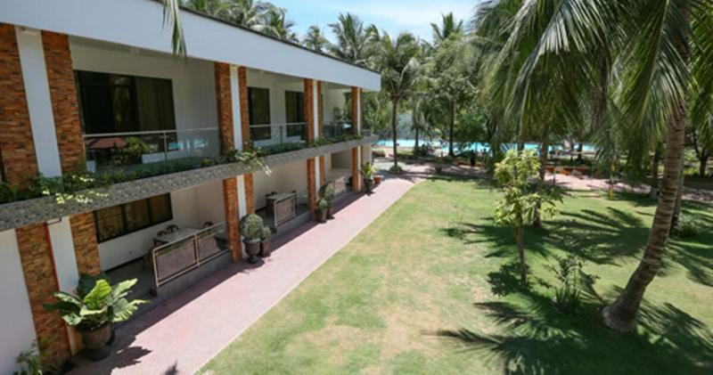 هتل Villa Soledad Beach Resort