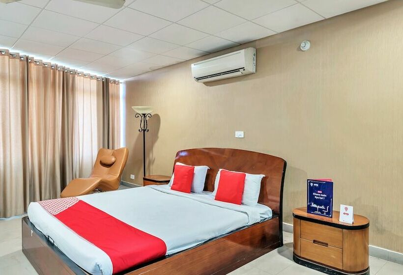 Oyo 11614 Hotel Vvip Stays
