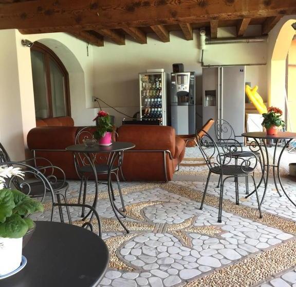 تختخواب و صبحانه Casa Rosa