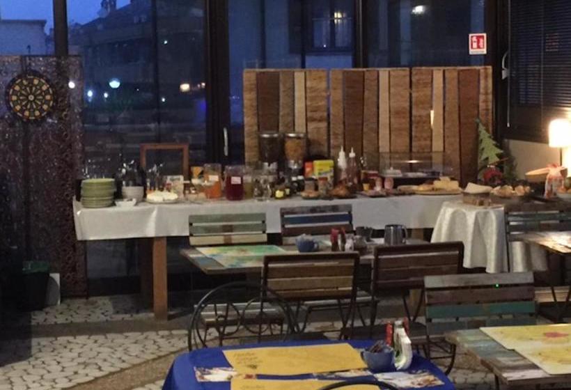 تختخواب و صبحانه Casa Rosa