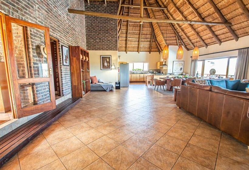 فندق Dinkweng Safari Lodge