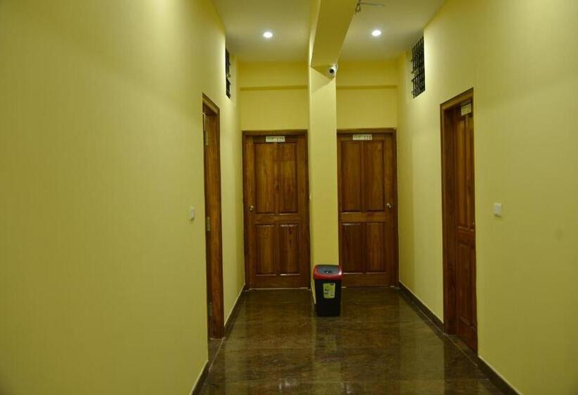 هتل Golden Nest