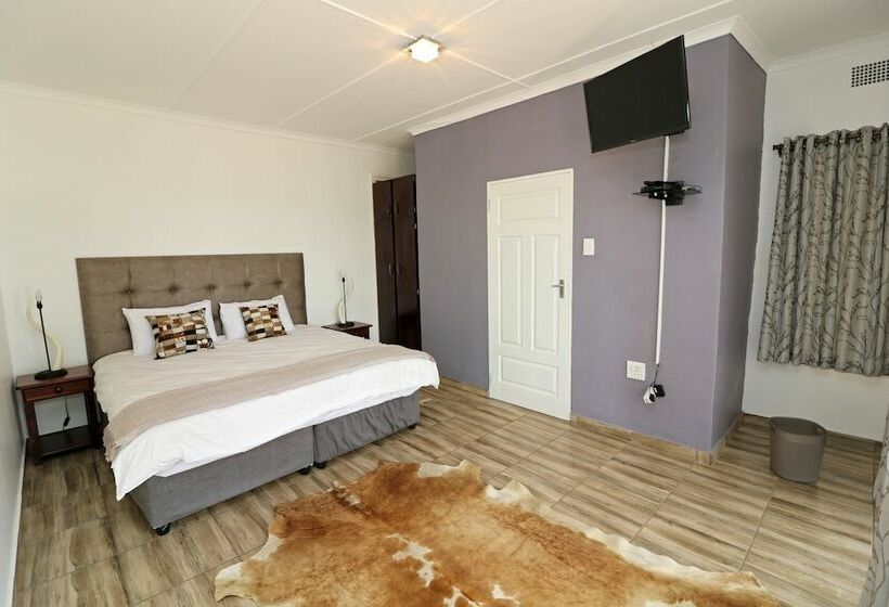 فندق Msitu Kwetu Lodge & Safaris