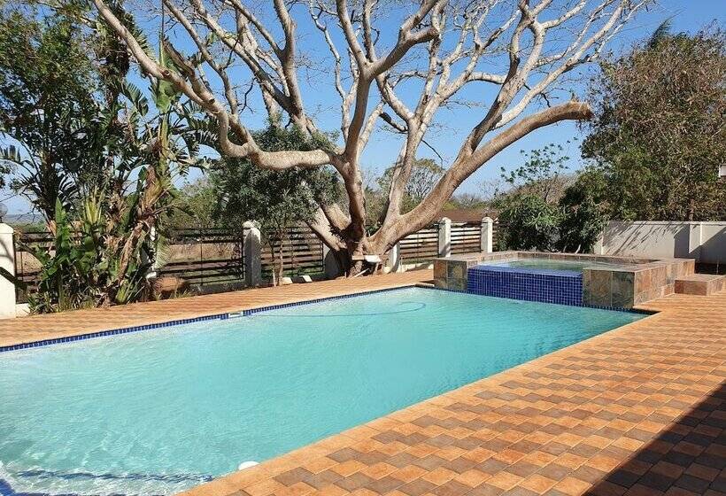 فندق Msitu Kwetu Lodge & Safaris